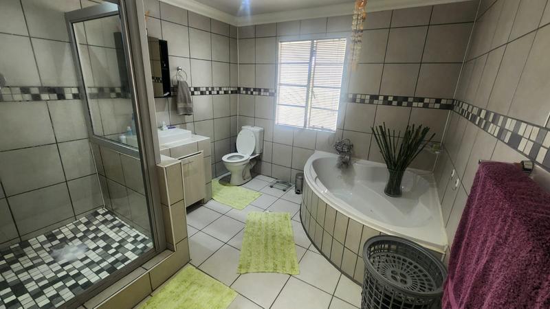 4 Bedroom Property for Sale in Kwaggafontein Free State